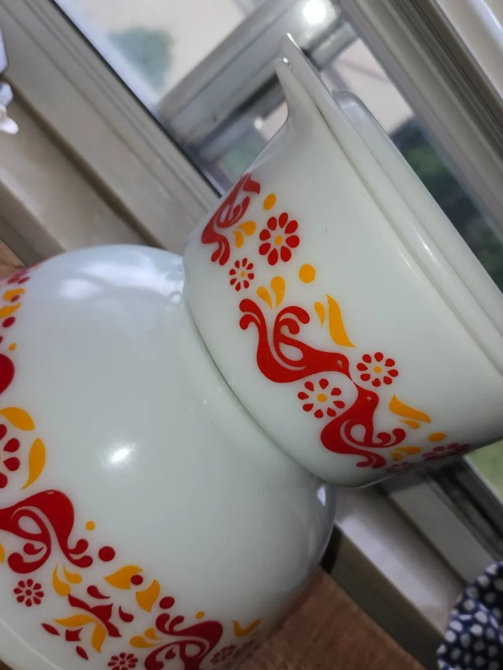 Pyrex friendship pattern various sizes and towel